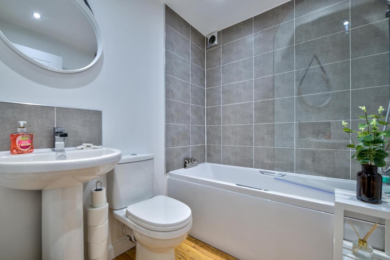 Stamford Central Stay - Stylish 2-Bed Apartment With Wifi Dış mekan fotoğraf